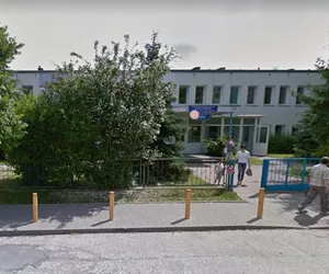 Absurdy w przychodni na Staszica. Stojąc przed rejestracją... musisz zadzwonić