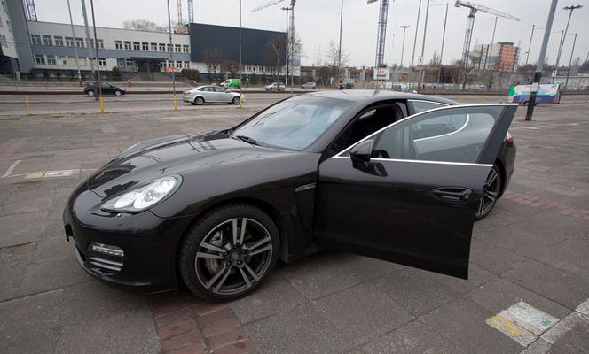 Detektyw Krzysztof Rutkowski w Porsche Panamera 4S