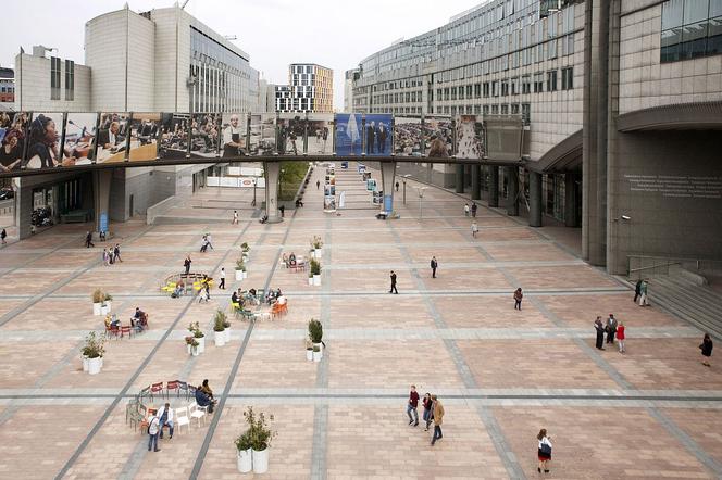 Konstelacje - projekt aranżacji placu przed wejściem do Parlamentu Europejskiego