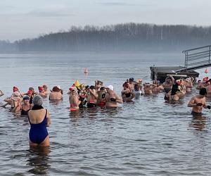 Sylwestrowe morsowanie na Pogorii w Dąbrowie Górniczej