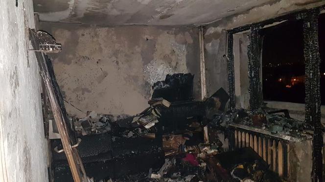 Kraków. Pożar w bloku na ul. Jasińskiego. Ewakuowano 10 osób [ZDJĘCIA]