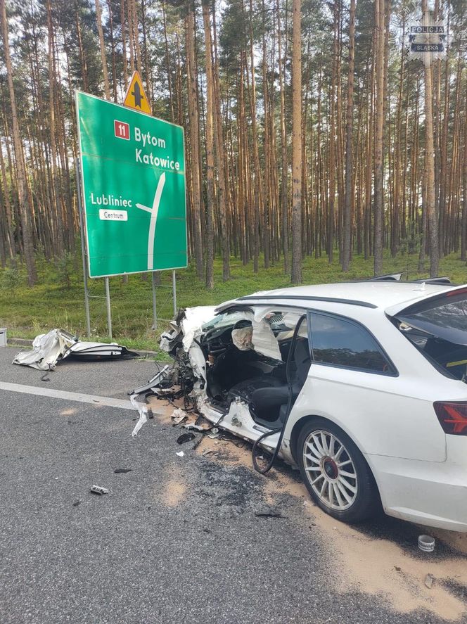 Zderzenie busa z samochodem osobowym na DK11. Trasa w rejonie Lublińca całkowicie zablokowana