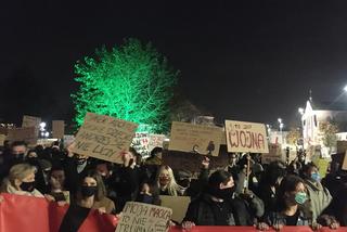 Tradycyjnie już nie zabrakło charakterystycznych dla Ogólnopolskiego Strajku Kobiet haseł