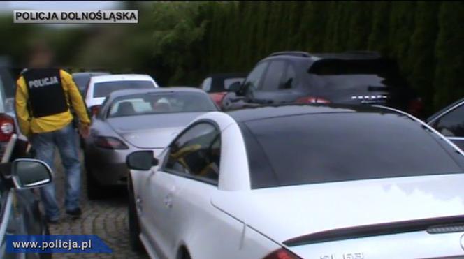 Policja odzyskała skradzione luksusowe samochody