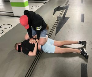 „Wnuczkowie” z narkotykami i bronią za kratami! Policja zatrzymała groźnych oszustów