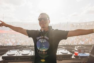 Tiesto odświeżył hit I Follow Rivers i wypuścił ep-kę Prismatic. Fani zachwyceni!