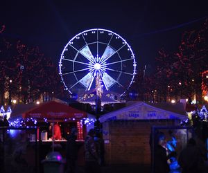   Jarmark Bożonarodzeniowy w Brukseli nazywa się Winter Wonders i bardziej przypomina festiwal niż zwykłe targi. 