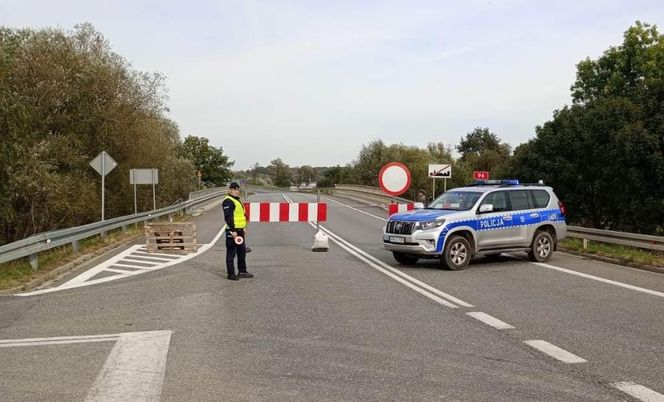 Policjani z Nowego Sącza pojechali w miejsca zalane przez powdódź na Dolnym Śląsku 