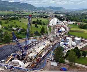 Tunel na linii 104 Podłęże Piekiełko jest drążony przez dwie maszyny TBM Kingę i Jadwigę