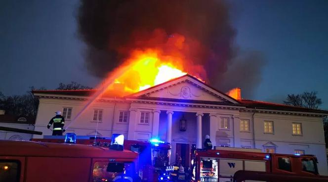 Płonie pałac w Korczewie