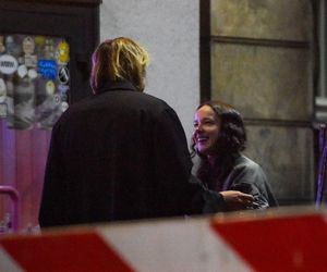 Monika Brodka winko papierosek i taksówka