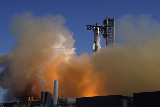 Statek kosmiczny Starship stracił w czwartek łączność z bazą i rozpadł się w powietrzu podczas swojego siódmego lotu próbnego. 