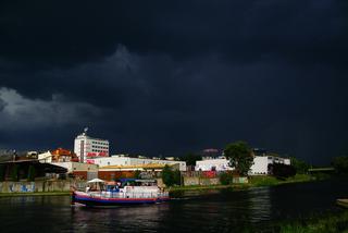 IMGW ostrzega! Synoptycy zapowiadają intensywne opady deszczu i burze w Bydgoszczy! 