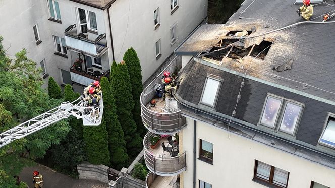 Pożar poddasza na Grochowie. Ewakuacja kilkudziesięciu osób