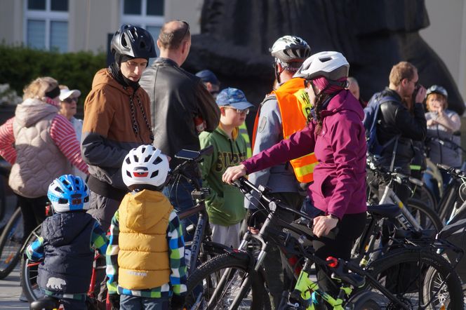 Rowerowa radość i ognisko na mecie. Rodzinna Masa Krytyczna przejechała przez Bydgoszcz