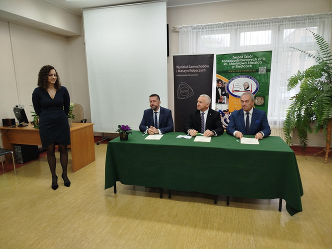 Skorzysta miasto, uczniowie i nauczyciele. Siedlecka „Samochodówka” podpisała umowę patronacką z Politechniką Warszawską