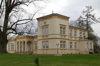 To jeden z najpiękniejszych pałaców w Małopolsce. Można go podziwiać nieopodal Krakowa