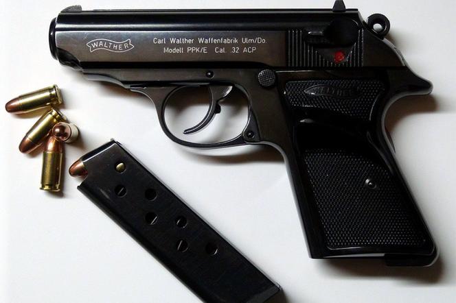 Pistolet Jamesa Bonda sprzedany za 256 tys. dolarów