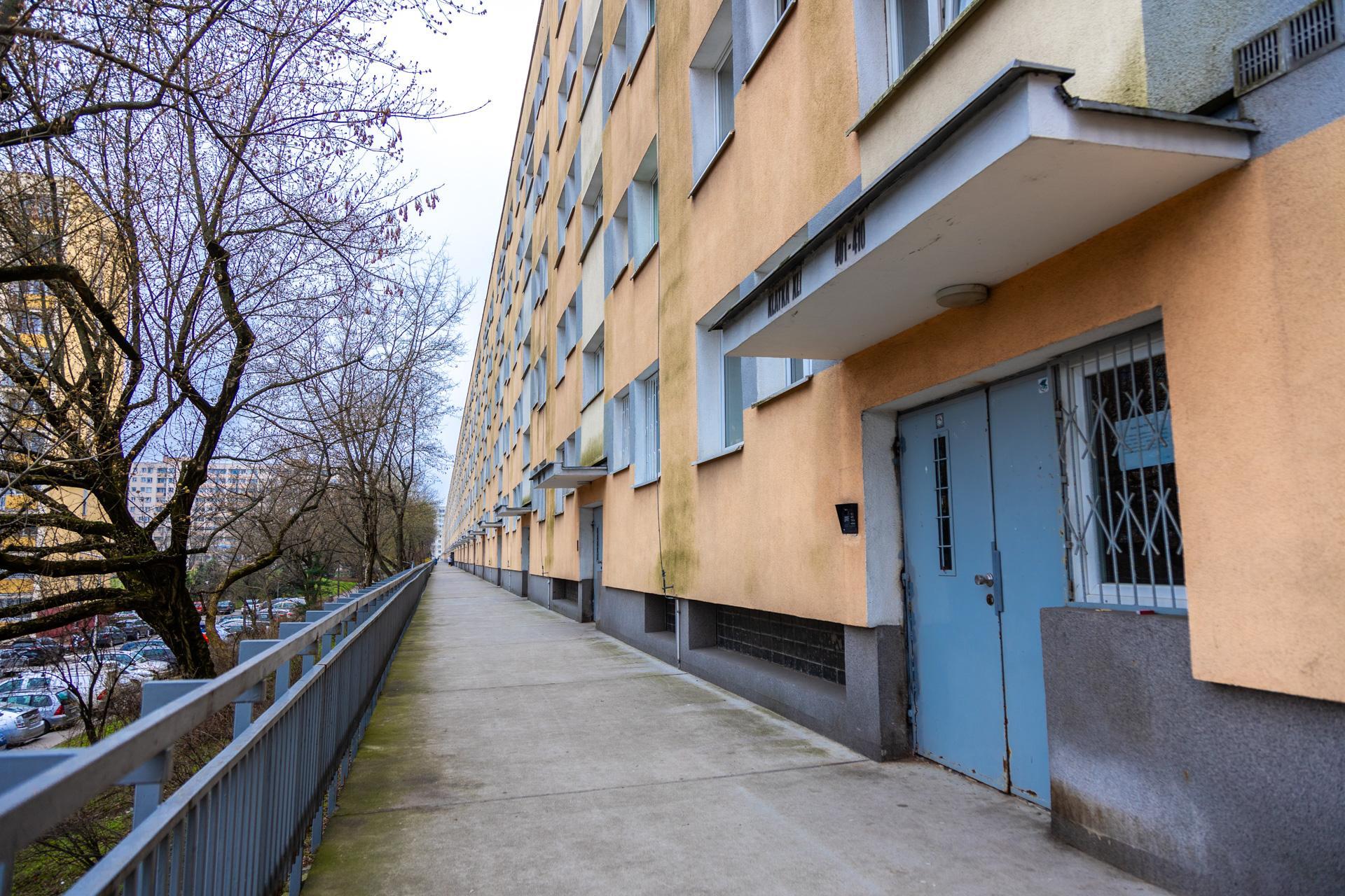 Jamnik - zdjęcia najdłuższego prostego bloku w Warszawie
