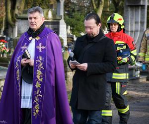 Tłumy na pogrzebie Pawła. Dziennikarz i druh OSP spoczął na cmentarzu we Włocławku