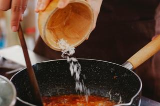 Jajka w sosie pomidorowym