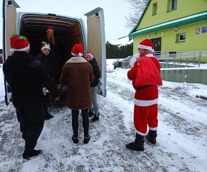 Do dzieci z domów dziecka trafiło łącznie 220 dużych paczek słodyczy