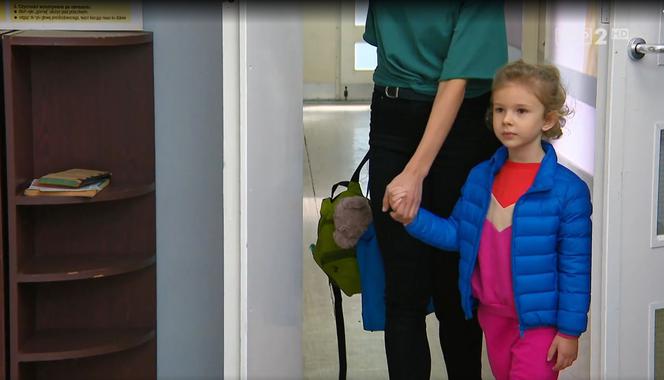 Barwy szczęścia, odc. 2242: Maja (Pola Żak)< opiekunka Mai (Joanna Krawczyk)