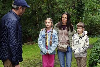 Barwy szczęścia odc. 2781. Jankowski (Piotr Cyrwus), Kasia (Katarzyna Glinka), Paulinka (Lena Jastrzębska), Ksawery (Bartosz Gruchot)