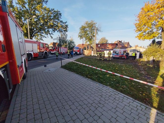 Wypadek autobusu szkolnego na Dolnym Śląsku. Kierowca wjechał w budynek 