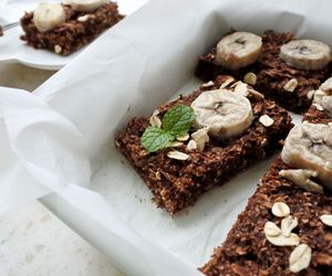 Czekoladowy deser z płatków owsianych. Choć jest bez mąki, tłuszczu i cukru, to i tak się zakochasz