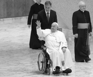 Papież Franciszek nie żyje.