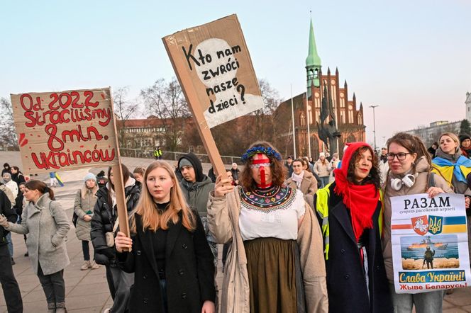 Demonstracja "Trzy lata w obronie Ukrainy" na pl. Solidarności