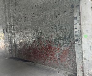 Bydgoszczanka w stolicy stworzyła palmę, a w Bydgoszczy magiczną lustrzaną bramę. Jak po latach wygląda ta instalacja? 