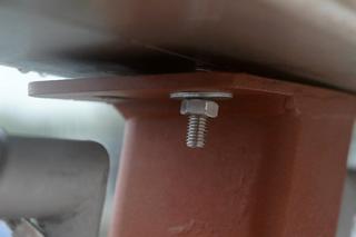 Niedoróbki na kładce pieszo-rowerowej w Warszawie