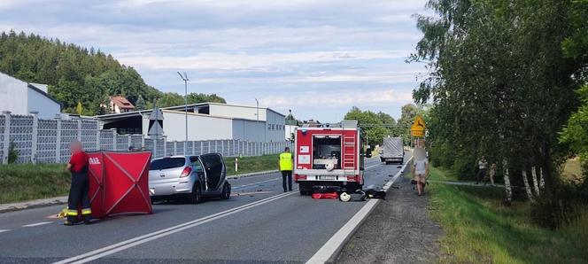 Tragedia na drodze koło Jeleniej Góry. Zginął 76-letni kierowca osobówki