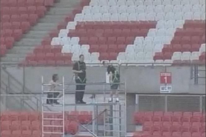 1800 osób rozebrało się na stadionie, by amerykański fotograf zrobił im zdjęcia