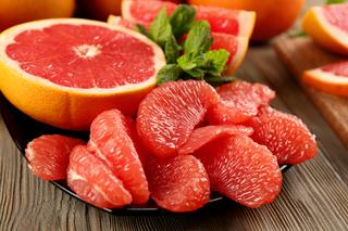 Grejpfrut - kalorie, witaminy, właściwości. Jakie są rodzaje grejpfrutów?