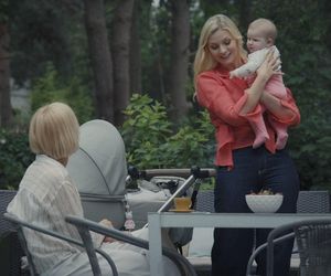 M jak miłość, odcinek 1883. Dorota (Iwona Rejzner), Jagoda (Katarzyna Kołeczek), Dorotka (Klara Madeńska)