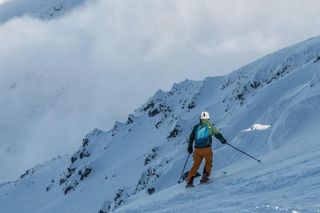 Zima 2025 coraz bliżej w Tatrach! Szlaki śliskie, jeziora zamarzają, schroniska zamknięte