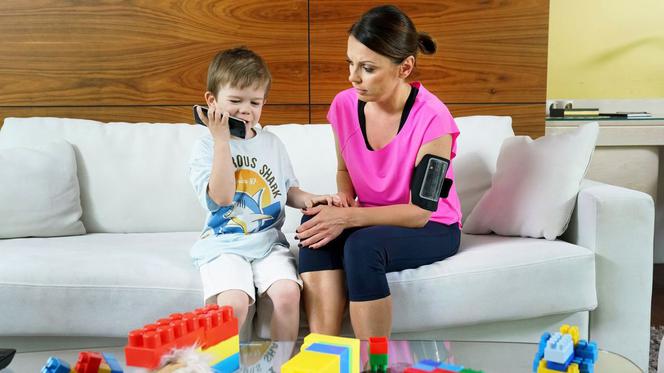 Barwy szczęścia odc. 1923. Ksawery (Bartosz Gruchot), Kasia (Katarzyna Glinka)