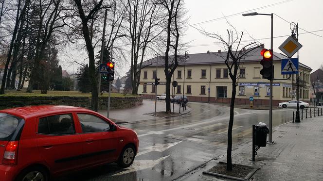 Będzie bezpieczniej. Światła na skrzyżowaniu Jagiellońskiej i Mickiewicza już działają [WIDEO]