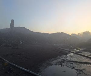 Ogromny pożar na terenie zakładu recyklingu odpadów w Rawiczu