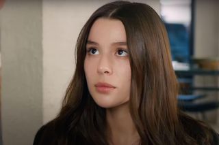 Ege śledzi Melis i dla zmyłki proponuje jej natychmiastowy ślub.