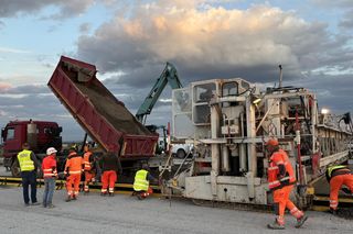 Budowa drogi startowej na lotnisku w Jasionce prawie na finiszu. Zakończenie prac planowane jest na październik