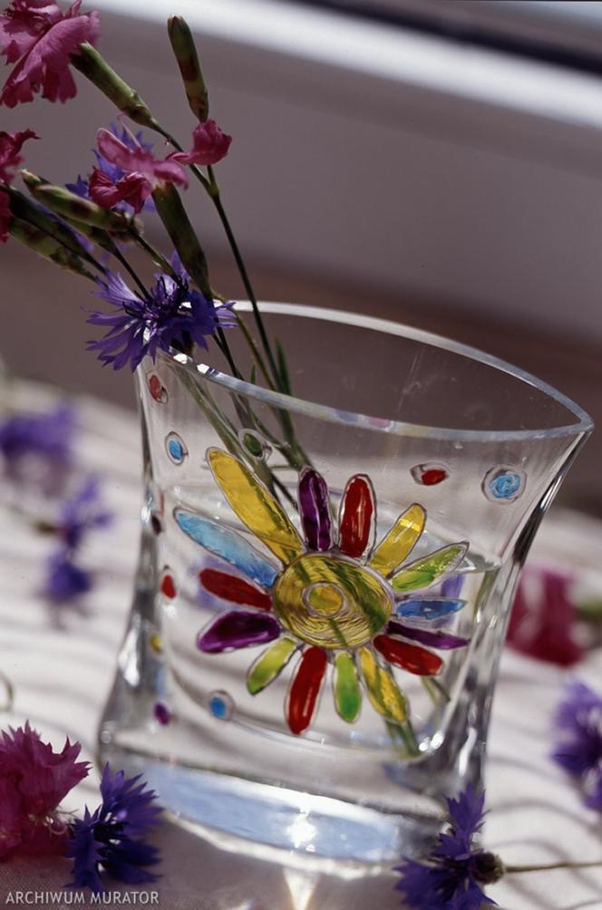 ZRÓB TO SAM: jak ozdobić szklanki? Czym malować szkło WIDEO