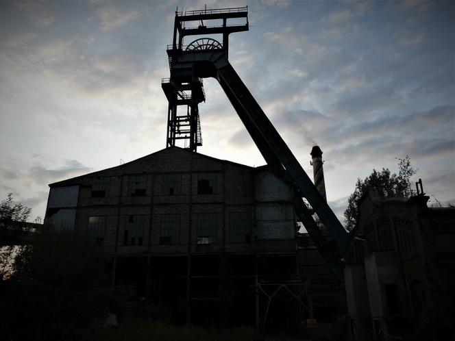 Opuszczona kopalnia Mysłowice tak wyglądała jeszcze rok temu. Ruiny wyburzono, został tylko szyb 