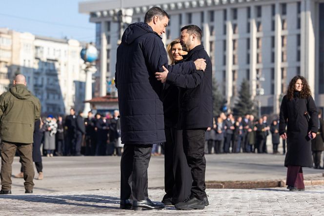 W poniedziałek do Kijowa przybyli przywódcy zagranicznych państw na uroczystości, związane z trzecią rocznicą inwazji Rosji na Ukrainę. W stolicy są już m.in. premier Kanady Justin Trudeau, prezydenci Litwy i Łotwy, Gitanas Nauseda i Edgars Rinkeviczs