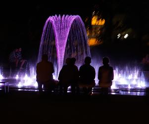 Bydgoska fontanna wciąż zachwyca swoim tańcem. Wyjątkowy pokaz przy Filharmonii Pomorskiej
