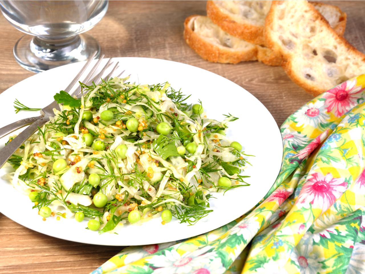 Lekka surówka z kapusty i ogórka