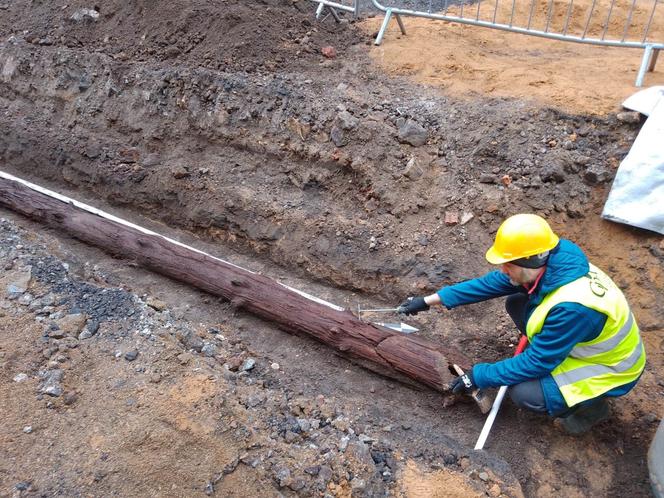 Znaleziono drewniany wodociąg w Bytomiu 